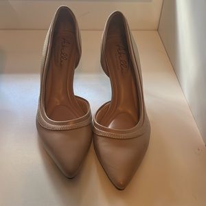 Size 9 abella kitten heel